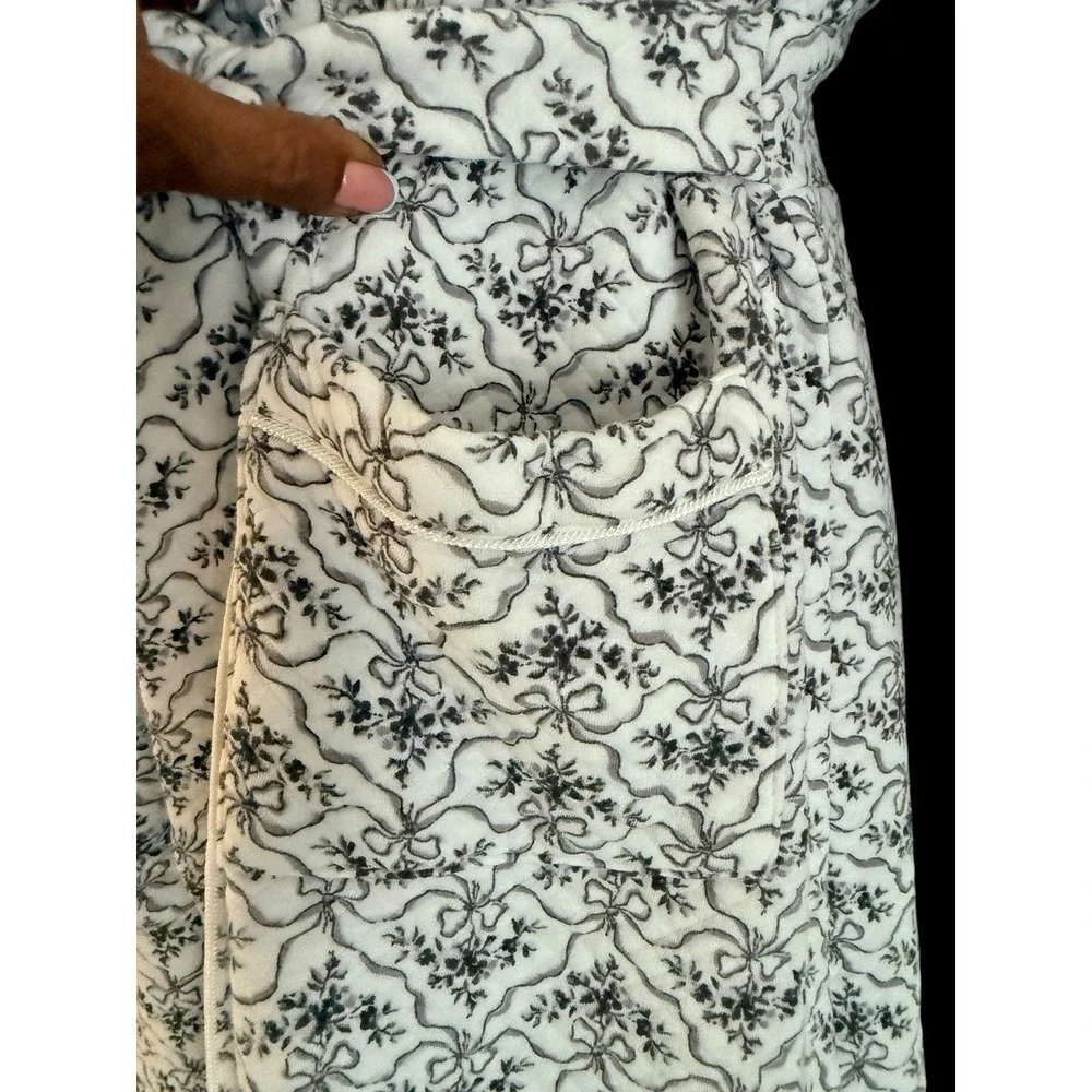 Eileen West Quilted Cotton Robe S/M White Gray Floral Long Belted Bathrobe